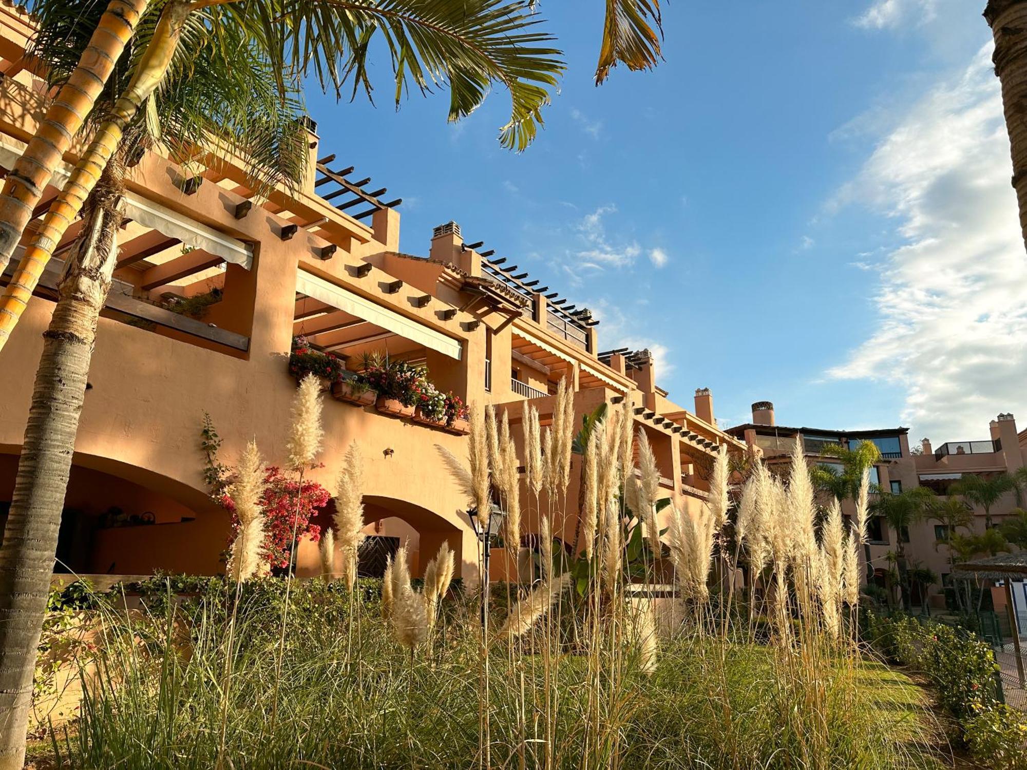 Costal Bliss Apartment Estepona Exterior photo
